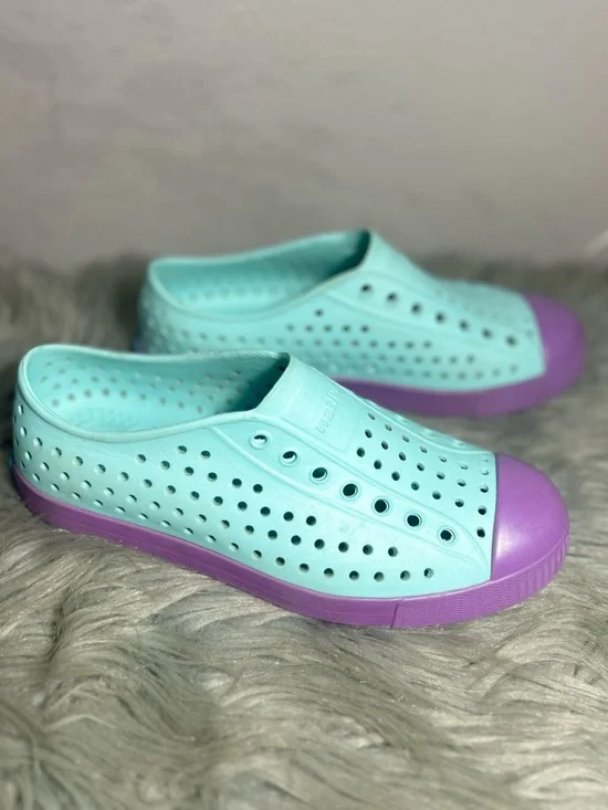 Native Jefferson Lightweight Mint Green Slip-On Lavender Sole Sneaker Size J4 - Picture 4 of 9